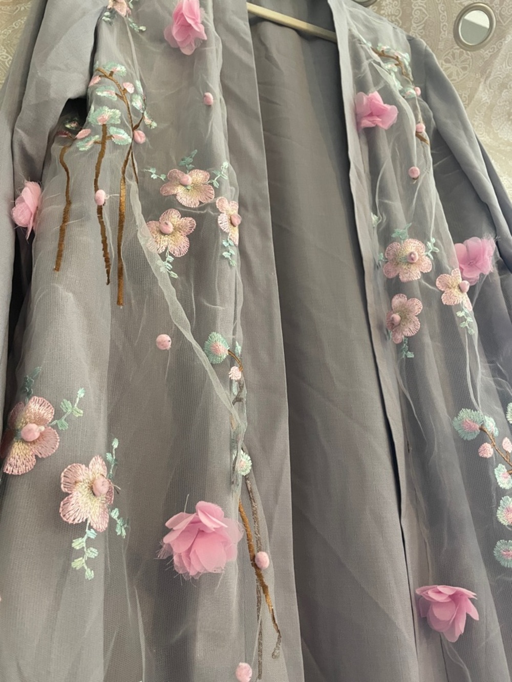 Grey Floral Open Abaya - Picture 3 of 8